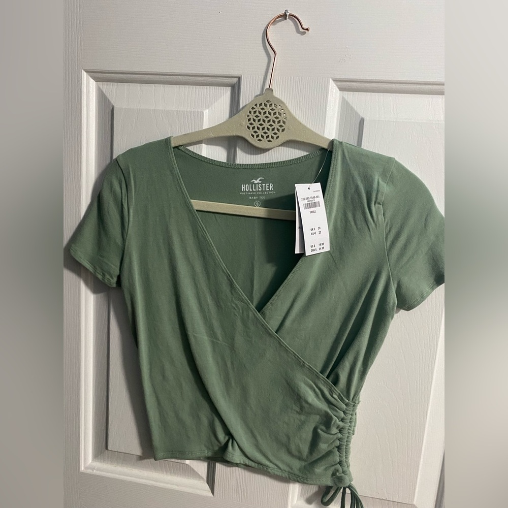 Hollister cropped shirt brand new with tags